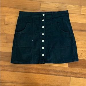 cute black jean skirt! very flattering